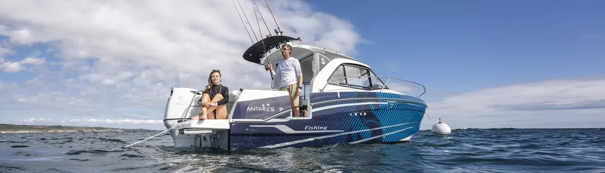 Beneteau Antares 7 Fishing: Boat with fishermen at sea