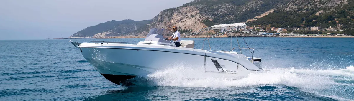 Beneteau Flyer 9 SPACEdeck: Boat cruising at sea