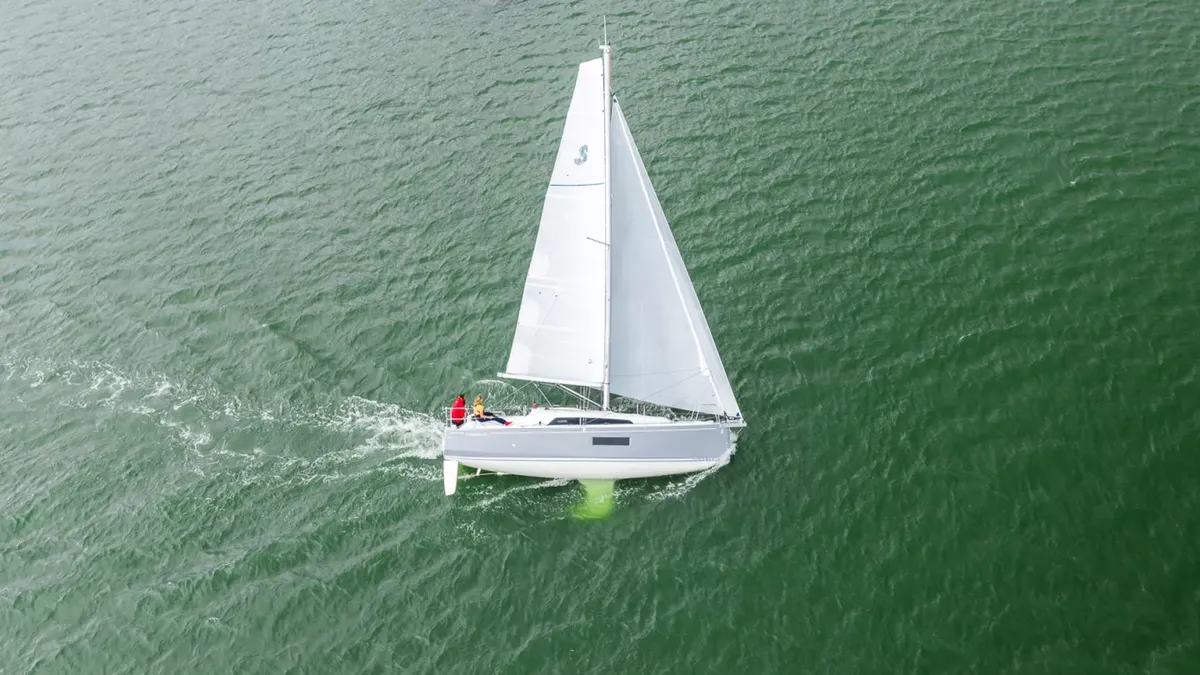 Beneteau Oceanis 30.1: Un voilier sur l'eau