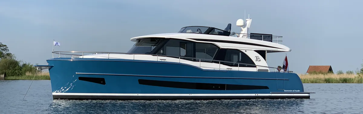 Boarncruiser 46 Traveller: Blue motorboat cruising on the water