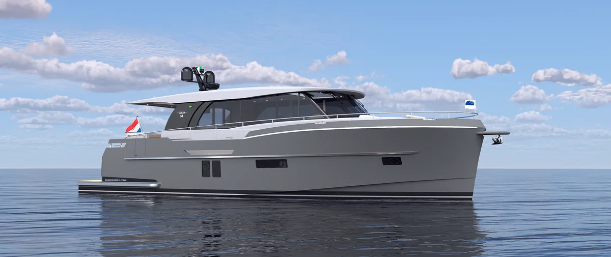 Boarncruiser 53 Ocean Coupe: Motor yacht cruising on calm seas