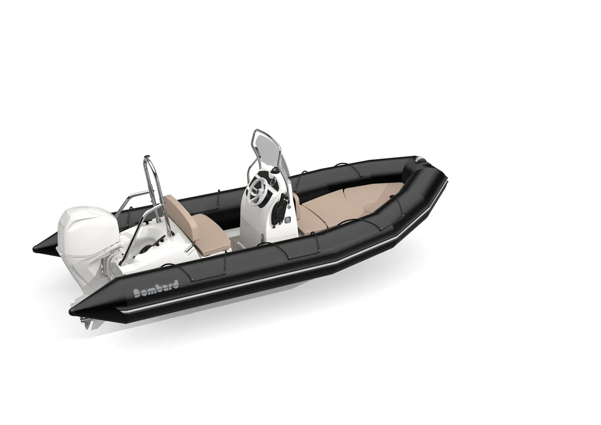 Bombard Sunrider 500: Rubber dinghy with an outboard motor on a white background