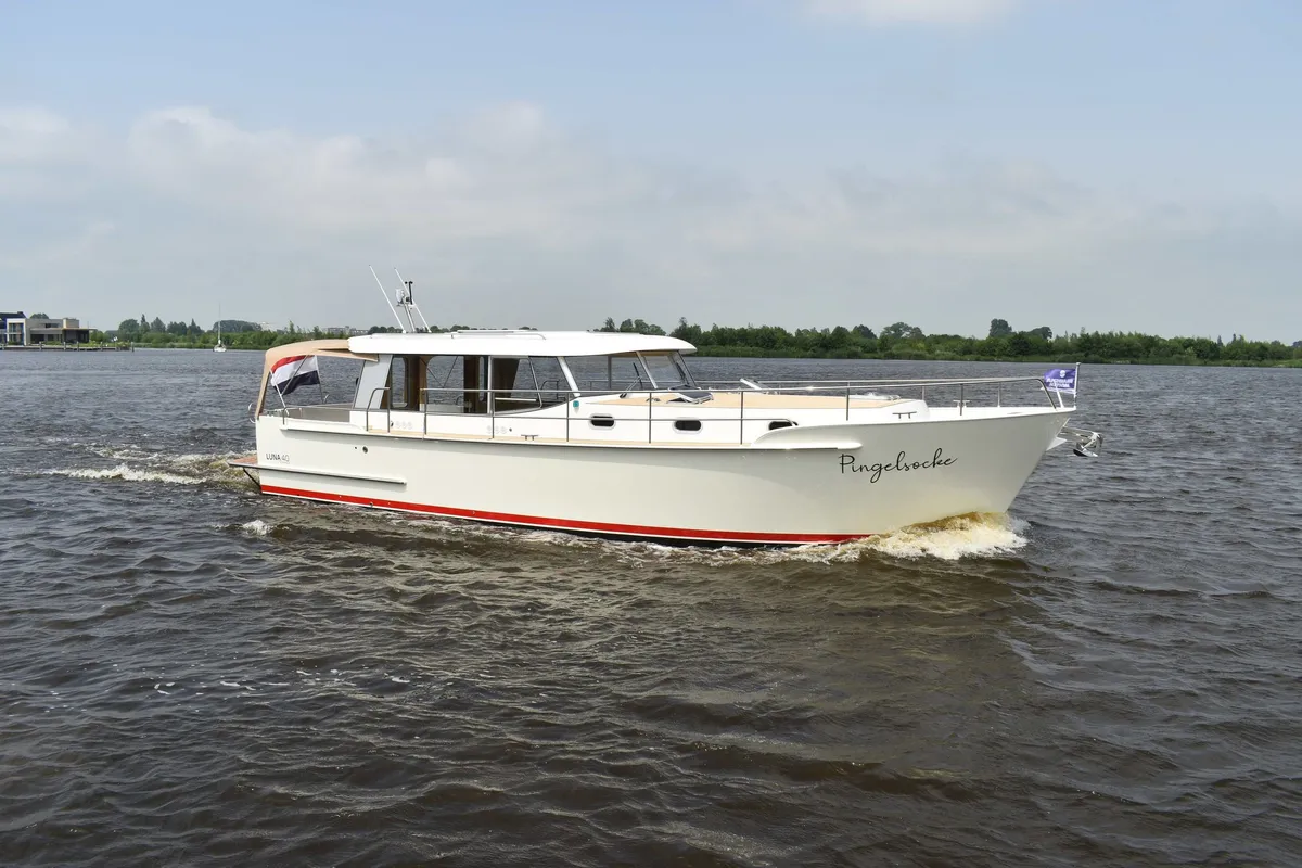 Brandsma Jachten Luna 40: Boat cruising on water