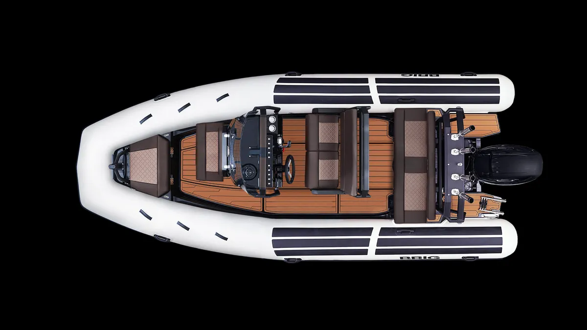 Brig Navigator 19: Schlauchboot aus der Vogelperspektive mit einem Hardtop