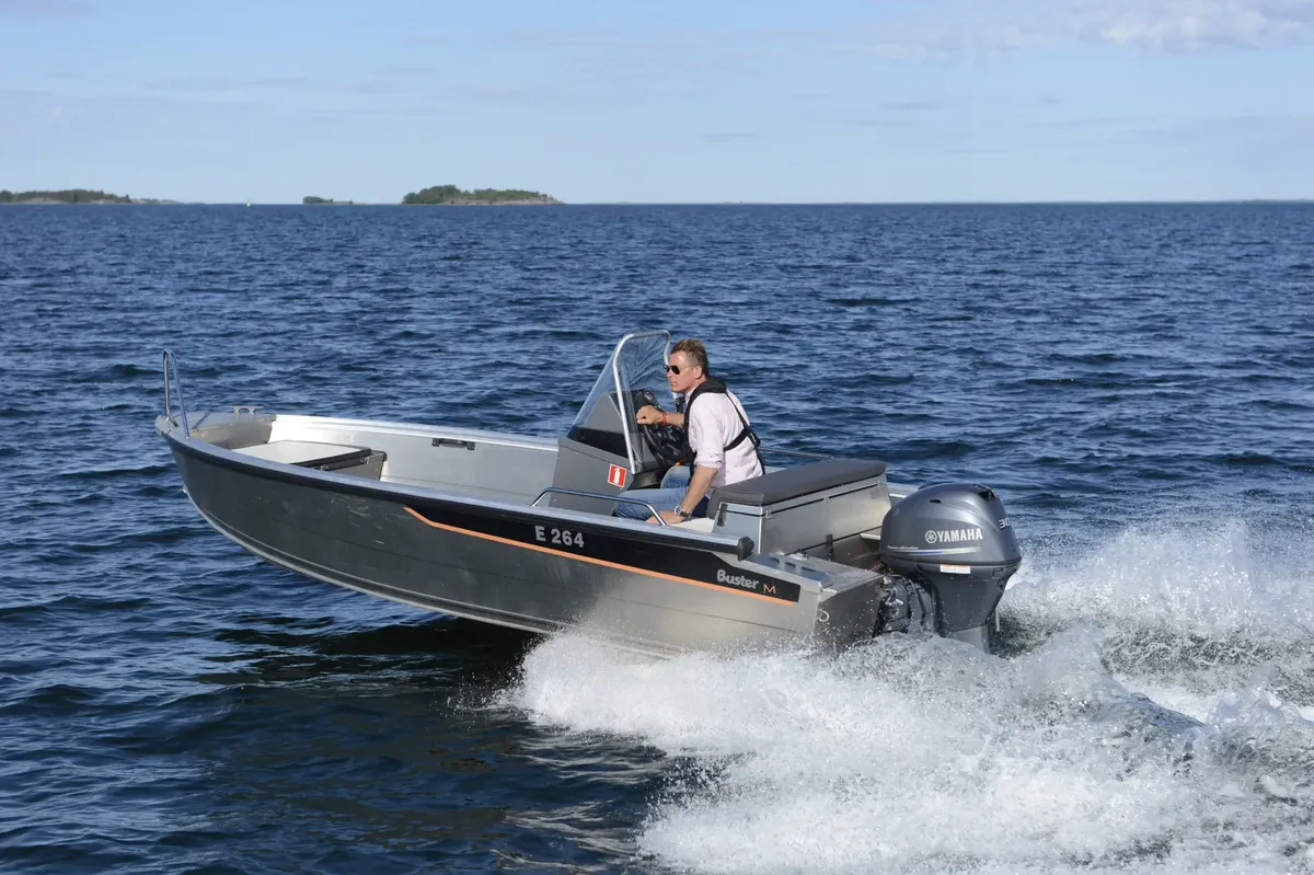 Buster M1: Boat cruising at sea