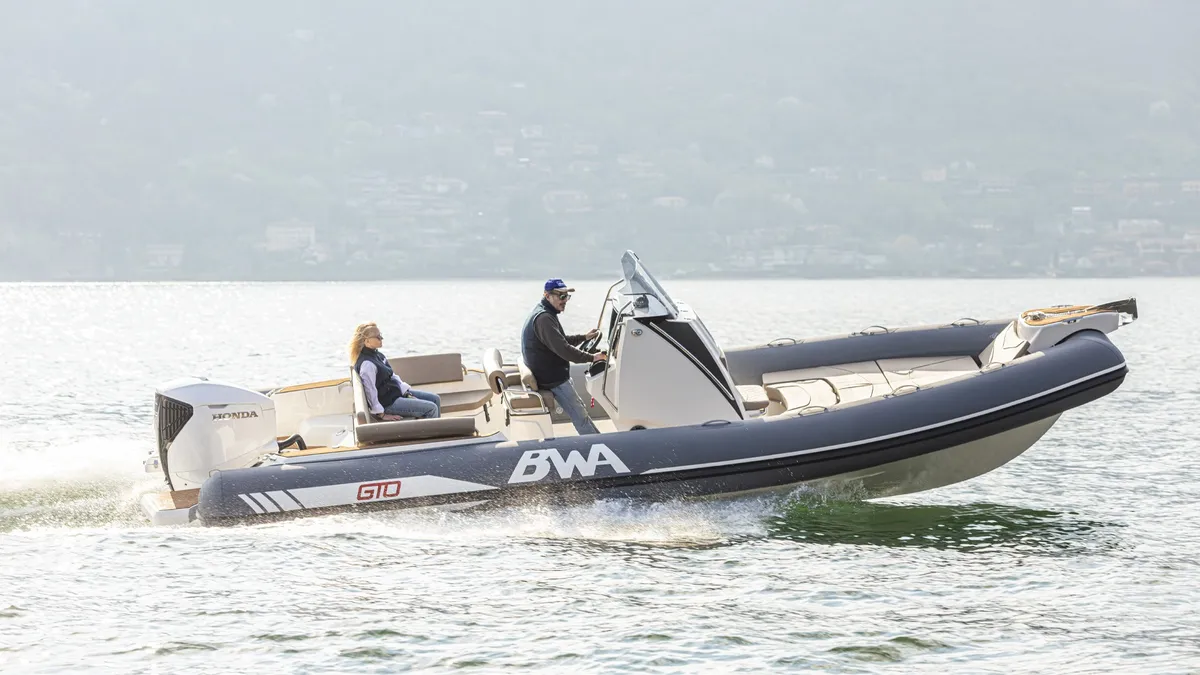 BWA Nautica GTO 278: Promenade en semi-rigide sur un lac