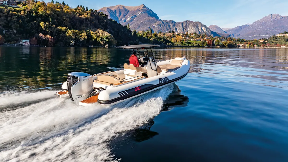 BWA Nautica GTO 308: RIB cruising on a lake
