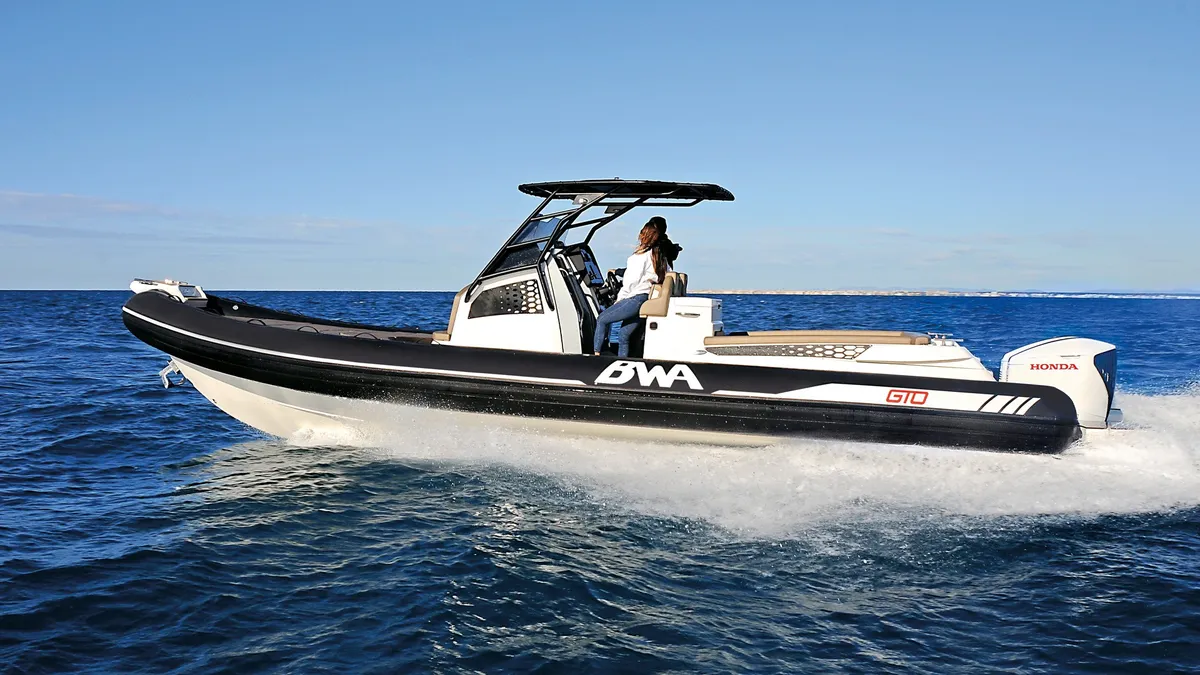 BWA Nautica GTO 358: Bootsfahrt auf dem Meer
