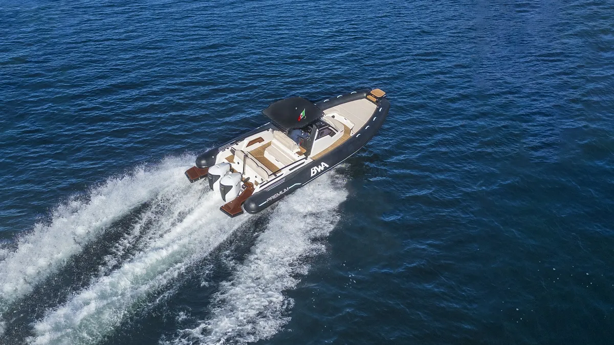 BWA Nautica Premium 32: Bootsfahrt auf dem Meer