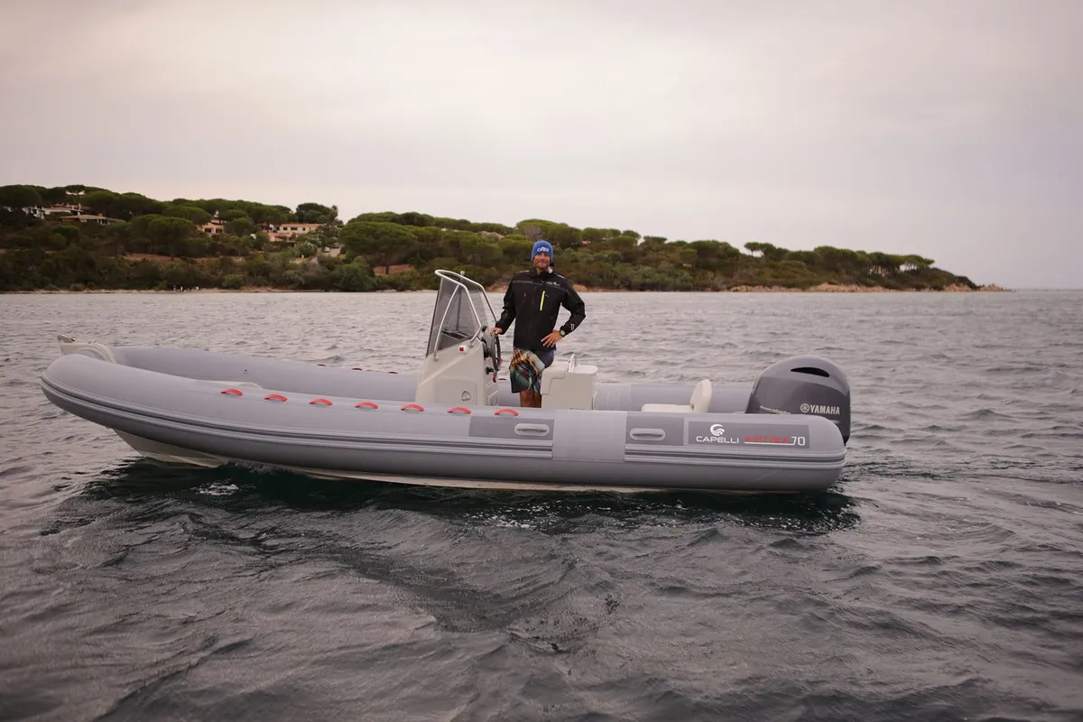 Capelli Apnea 70: Rubber dinghy with a man at sea