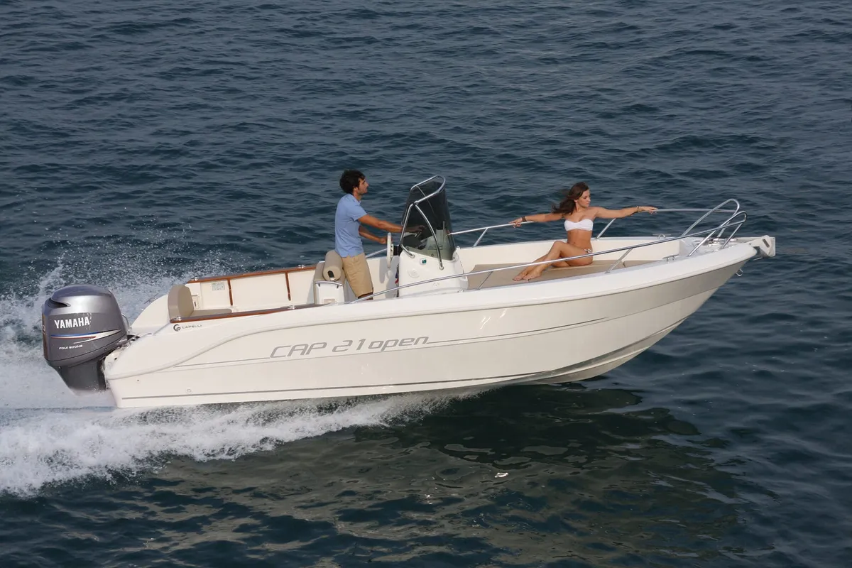 Capelli Cap 21 Open: Bootsfahrt auf dem Meer