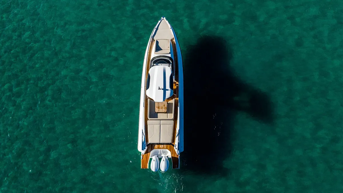 Capelli Stradivari 43: Aerial view of a boat at sea