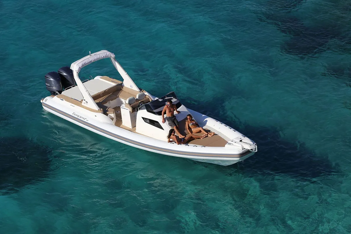 Capelli Tempest 40: Boat at sea with people