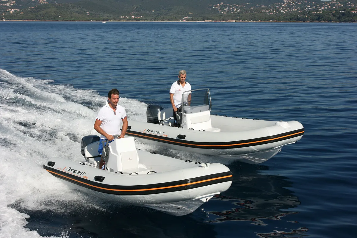 Capelli Tempest 505 Easy: Two rubber dinghies cruising at sea