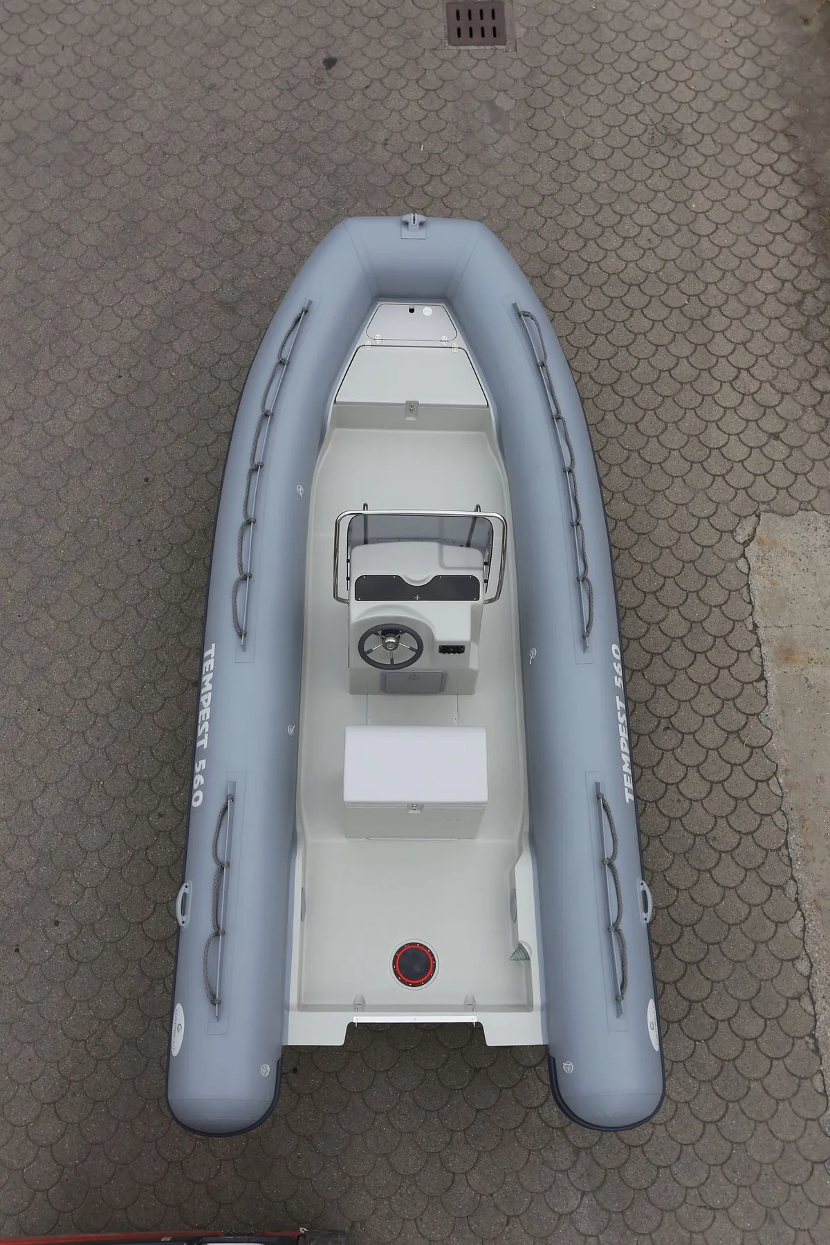 Capelli Tempest 560 Work: Ein Schlauchboot, von oben fotografiert