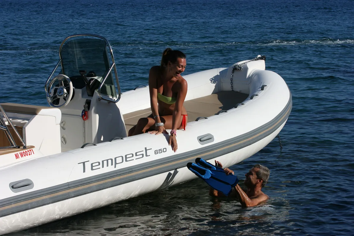 Capelli Tempest 650: Woman on a rubber dinghy, man swimming