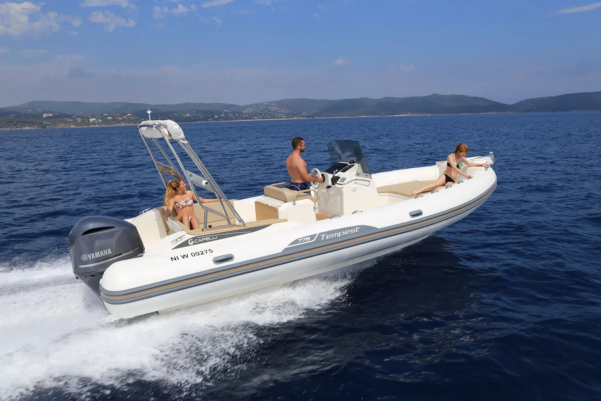 Capelli Tempest 775: Rubber dinghy cruising at sea