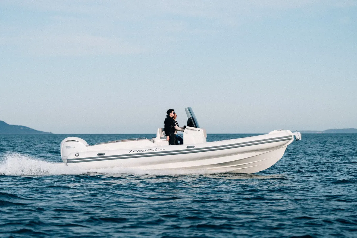 Capelli Tempest 800 Open: Boat cruising at sea
