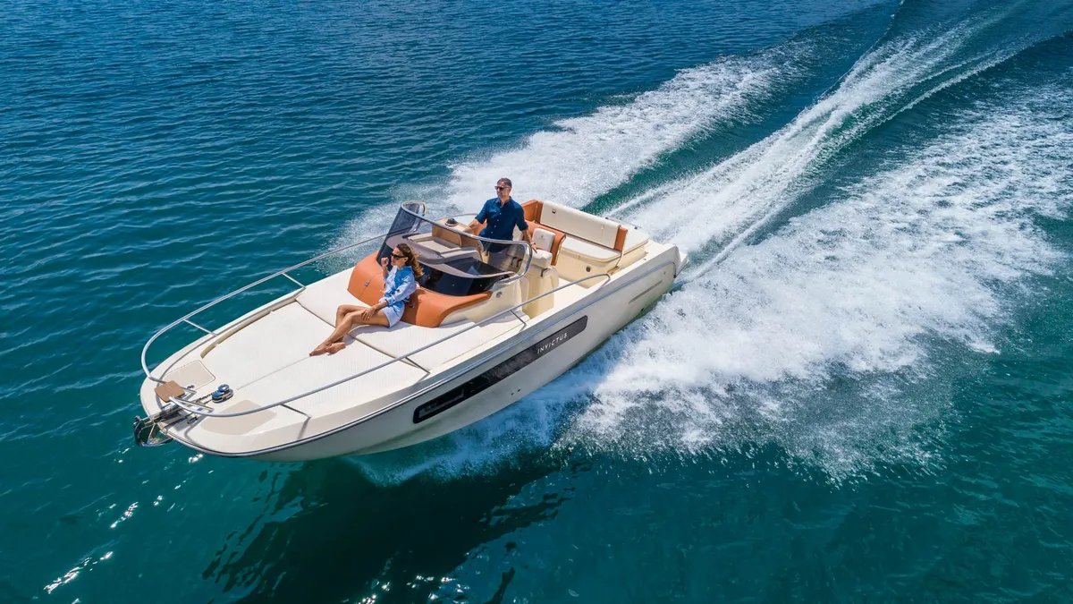 Capoforte Boats CX250i: Bootsfahrt auf dem Meer