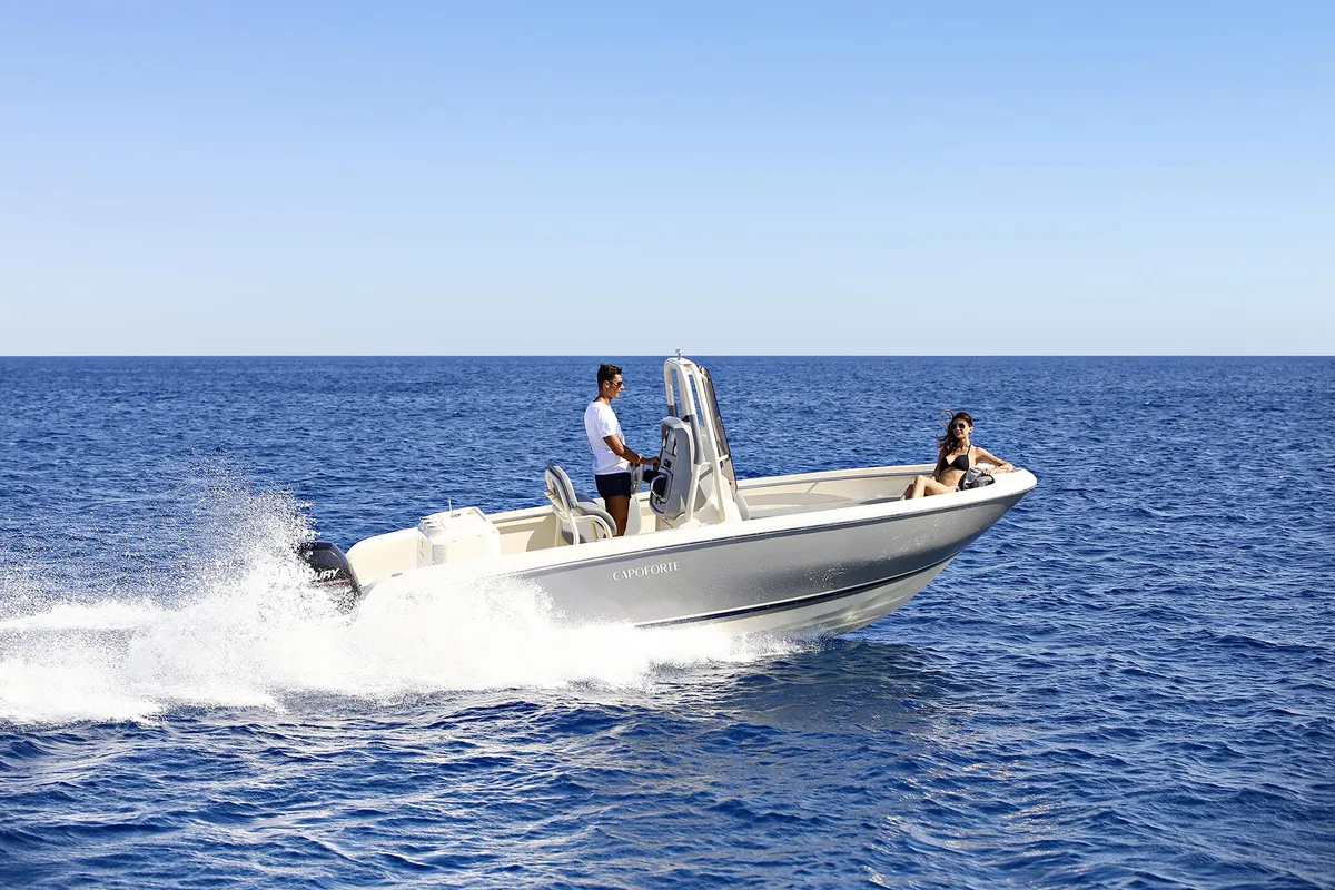 Capoforte Boats HX200: Boat cruising at sea
