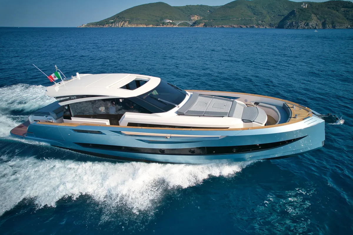 Cayman Yachts 560WA: Yachtfahrt auf dem Meer