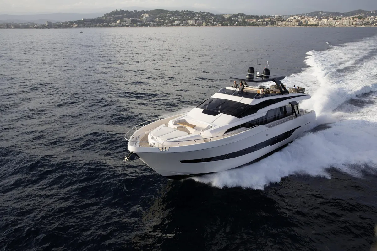 Cayman Yachts F920: Yacht cruising at sea