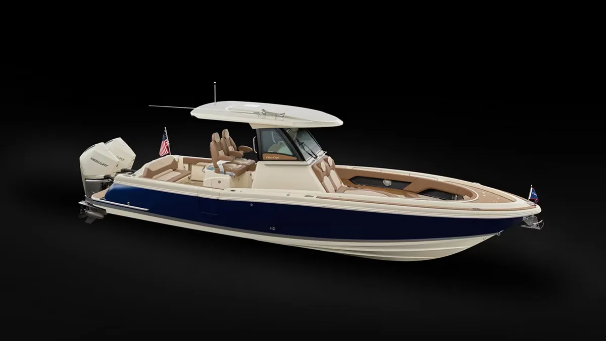 Chris-Craft Catalina 31: White motorboat with a sunroof