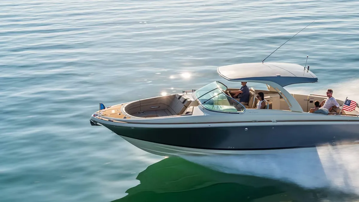 Chris-Craft Launch 35 GT: Bootsfahrt auf dem Meer