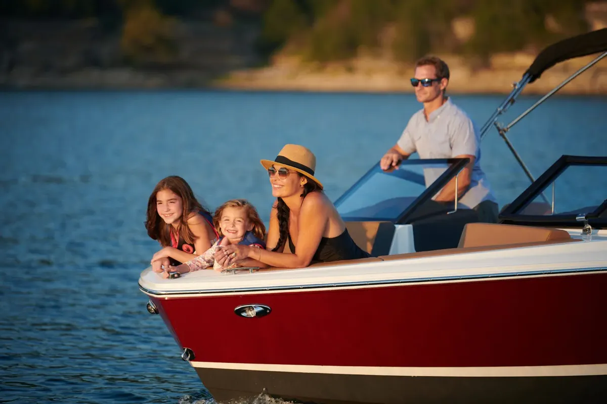 Cobalt Boats CS22: Family cruising on a boat