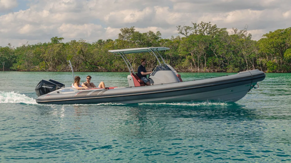 Cobra RIBs Nautique 8.7: Speedboat travelling through the water