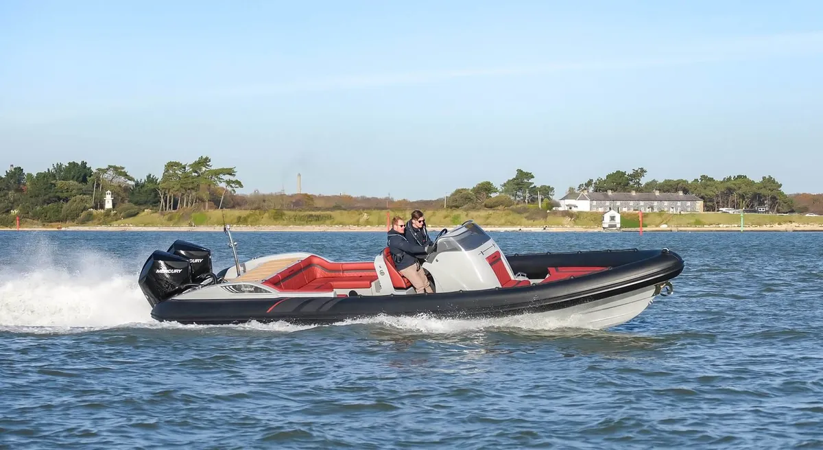 Cobra RIBs Nautique 9.2: Bootsfahrt auf dem Meer