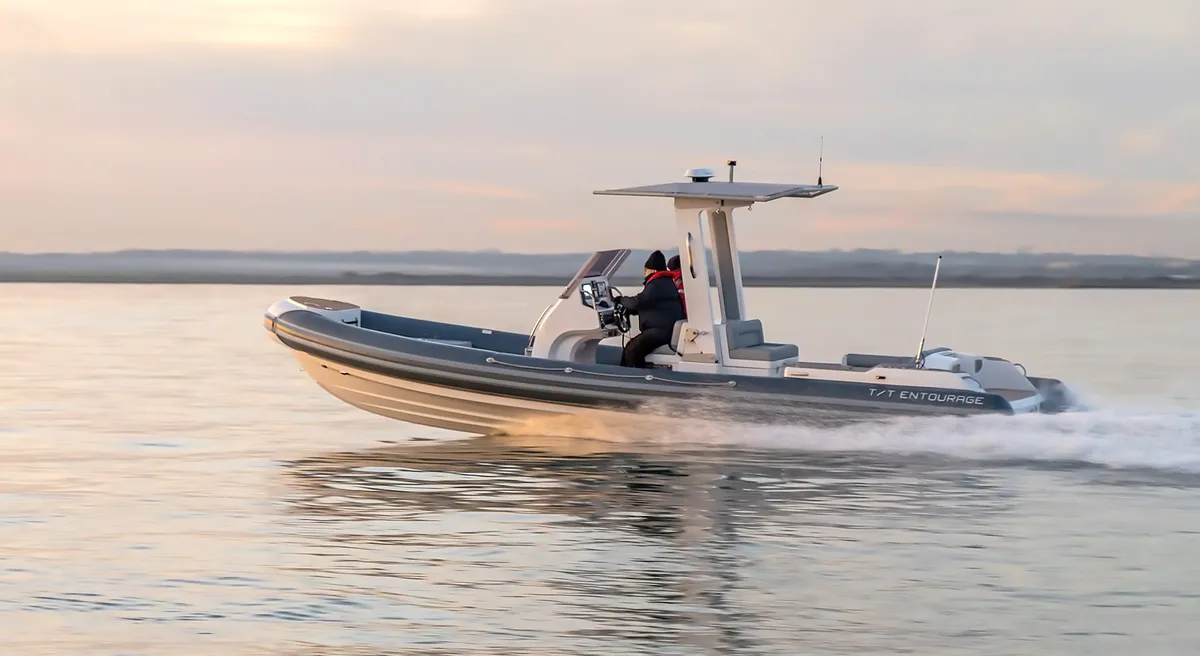 Cobra RIBs Patronus 8.4: Ausfahrt mit einem RIB-Boot auf dem Meer