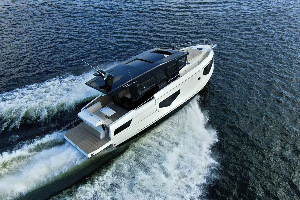 Cobra Yachts Gran Maestro 43: Bootsfahrt auf dem Meer