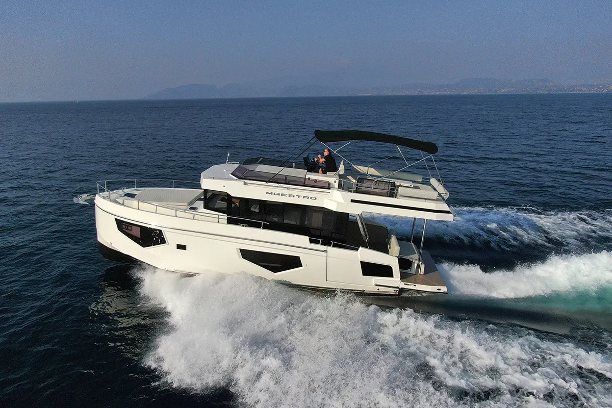 Cobra Yachts Maestro 42: Bootsfahrt auf dem Meer