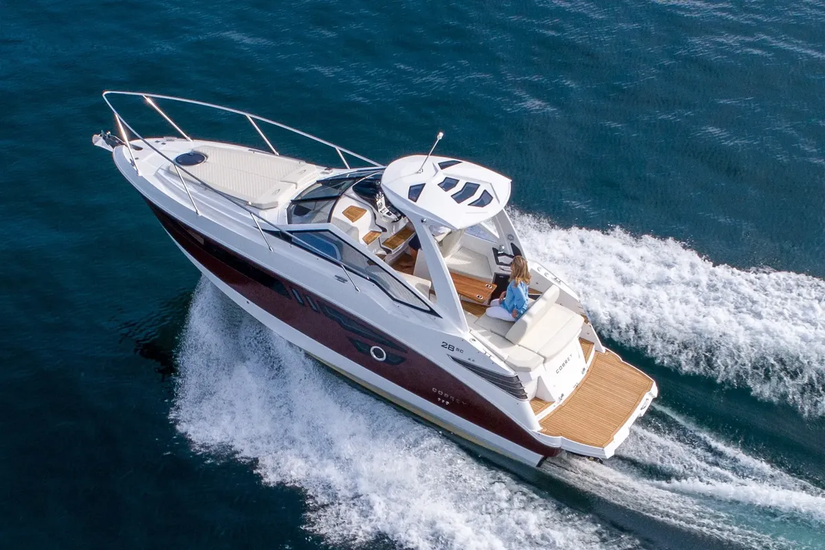 Cobrey Yachts 28 SCL Carbon: Bootsfahrt auf dem Meer