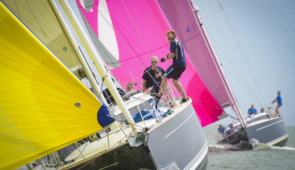 Contest Yachts 42CS: Sailing boats with coloured spinnakers at sea