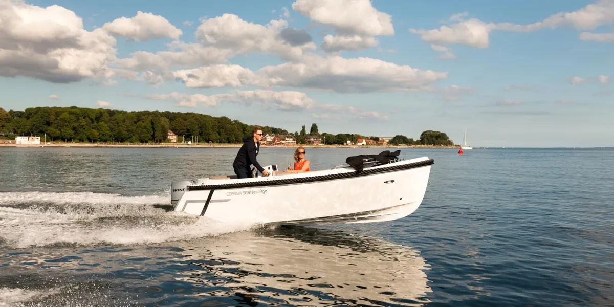 Corsiva 565 New Age: Bootsfahrt auf dem Meer