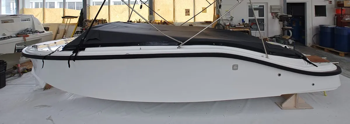 Corsiva 607 Runabout: Boat with sail in a workshop