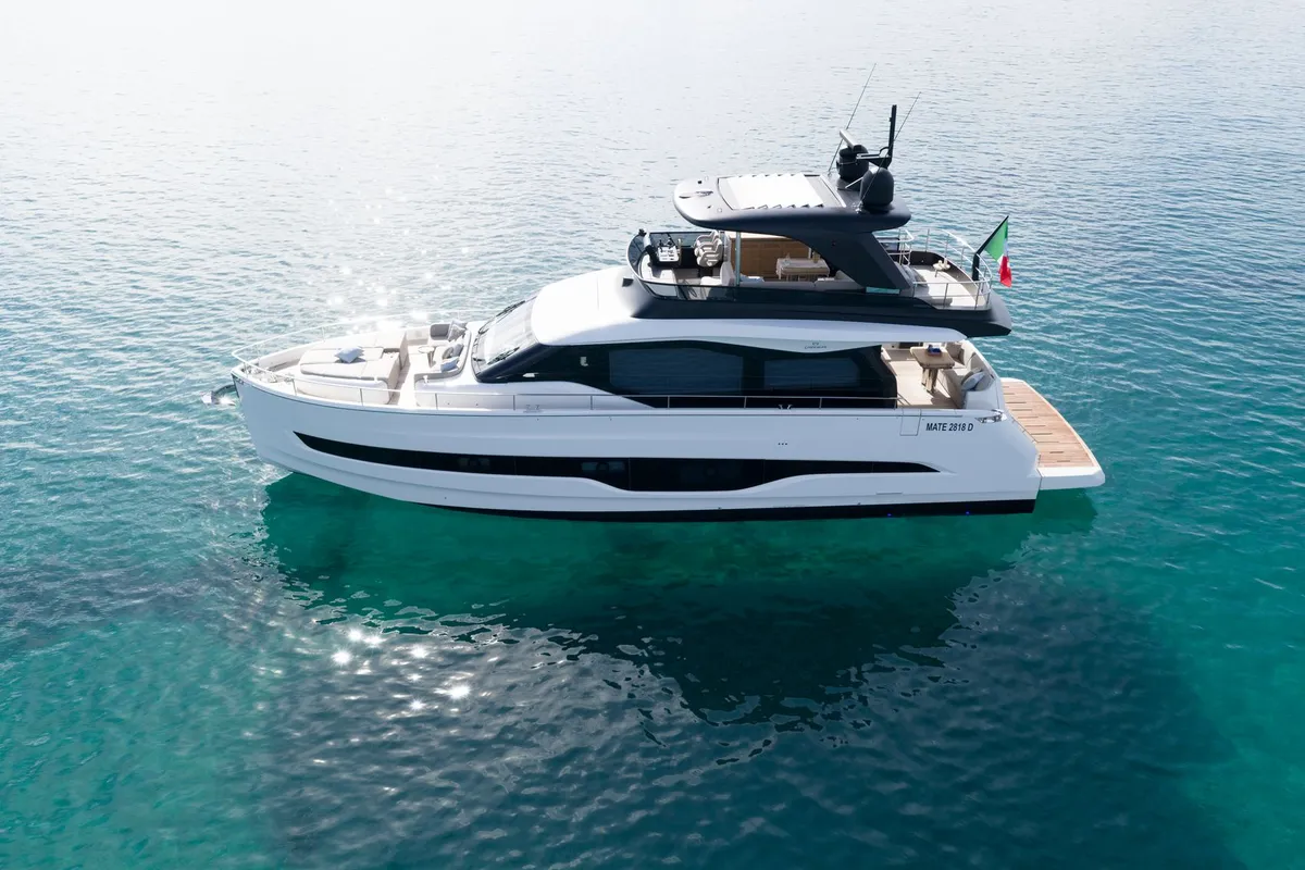 Cranchi Sessantadue 62: Yacht bobbing on clear water