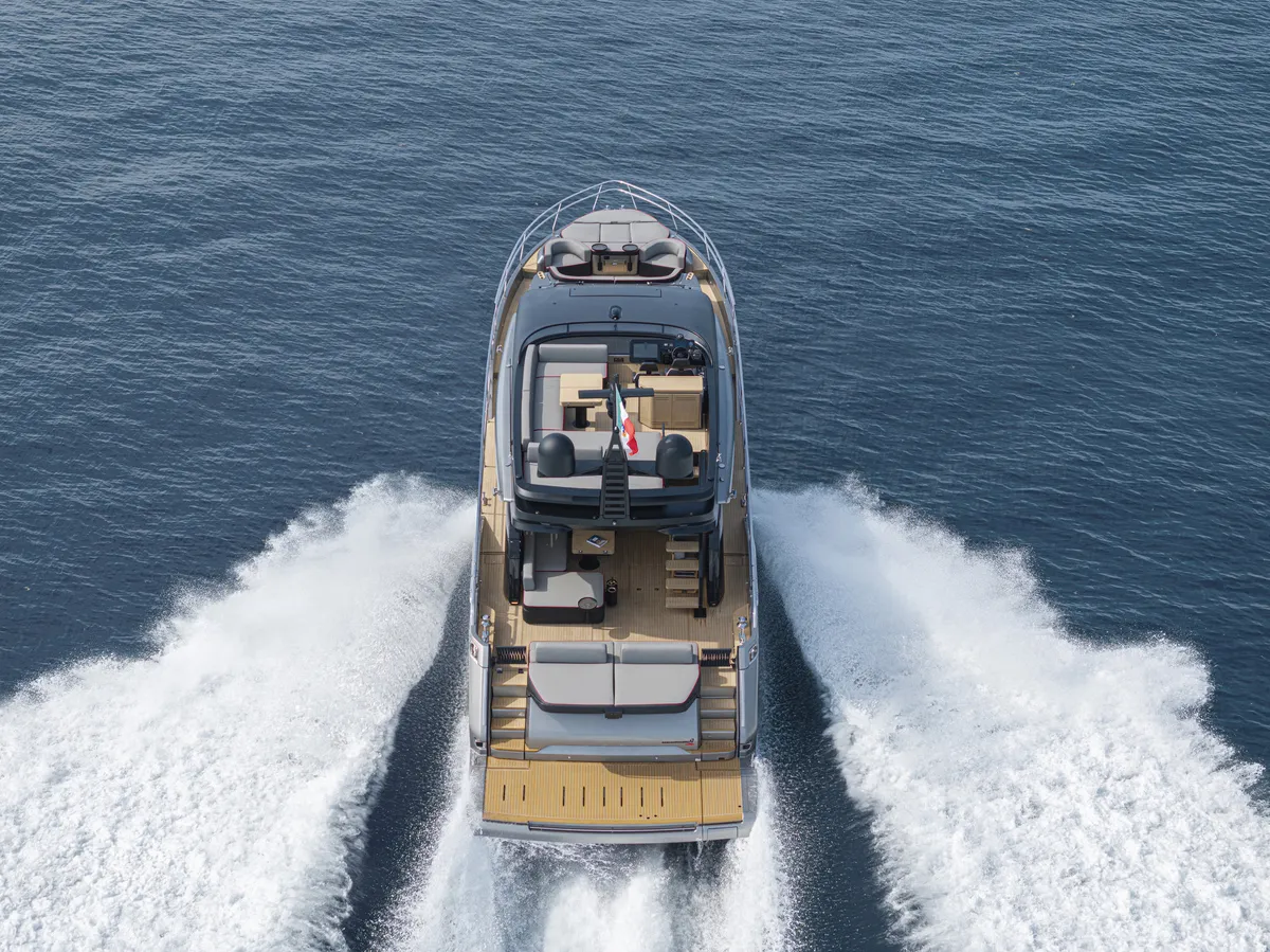 Cranchi Sessantasette 67 Corsa: Boat cruising at sea from a bird's-eye view