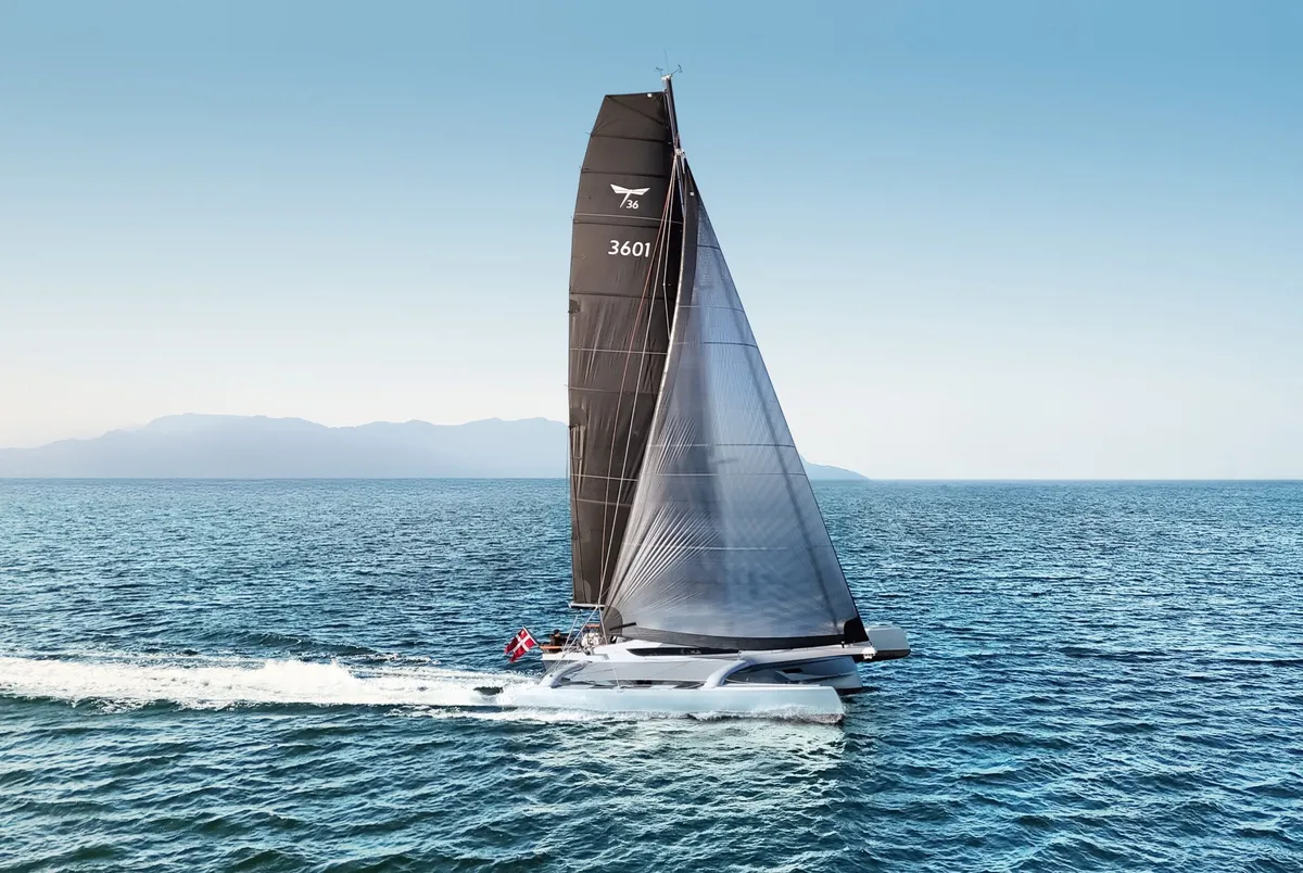 Dragonfly 36: Katamaransegeln auf dem Meer