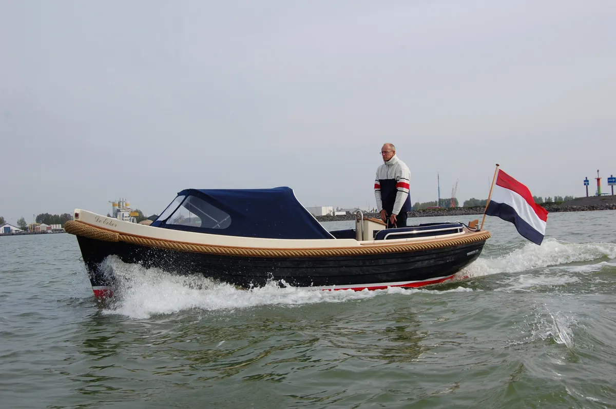 Enkhuizensloep Enkhuizen 570: Side view whilst cruising