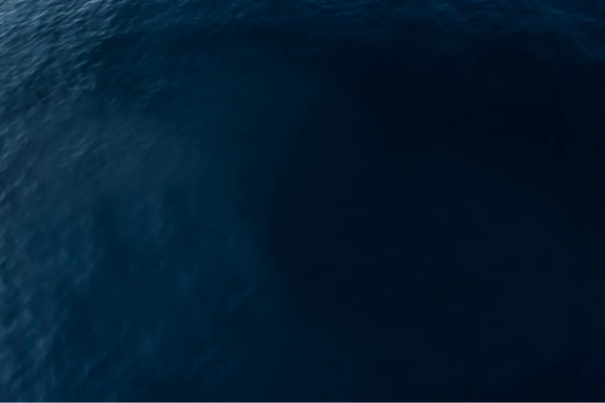 Evo Yachts R6: Die dunkle Meeresoberfläche