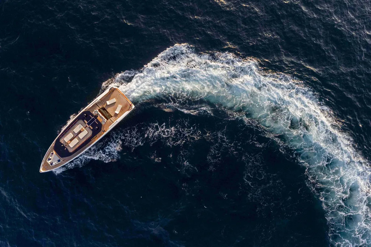 Evo Yachts V8: Aerial view of a yacht cruising at sea