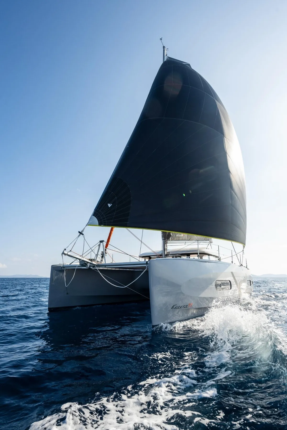 Excess Catamarans 11: Katamaransegeln mit großem Segel