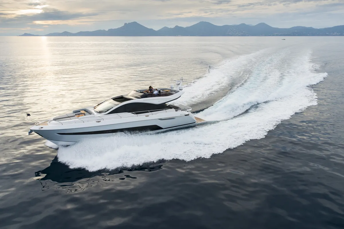 Fairline Phantom 65: In Fahrt auf See