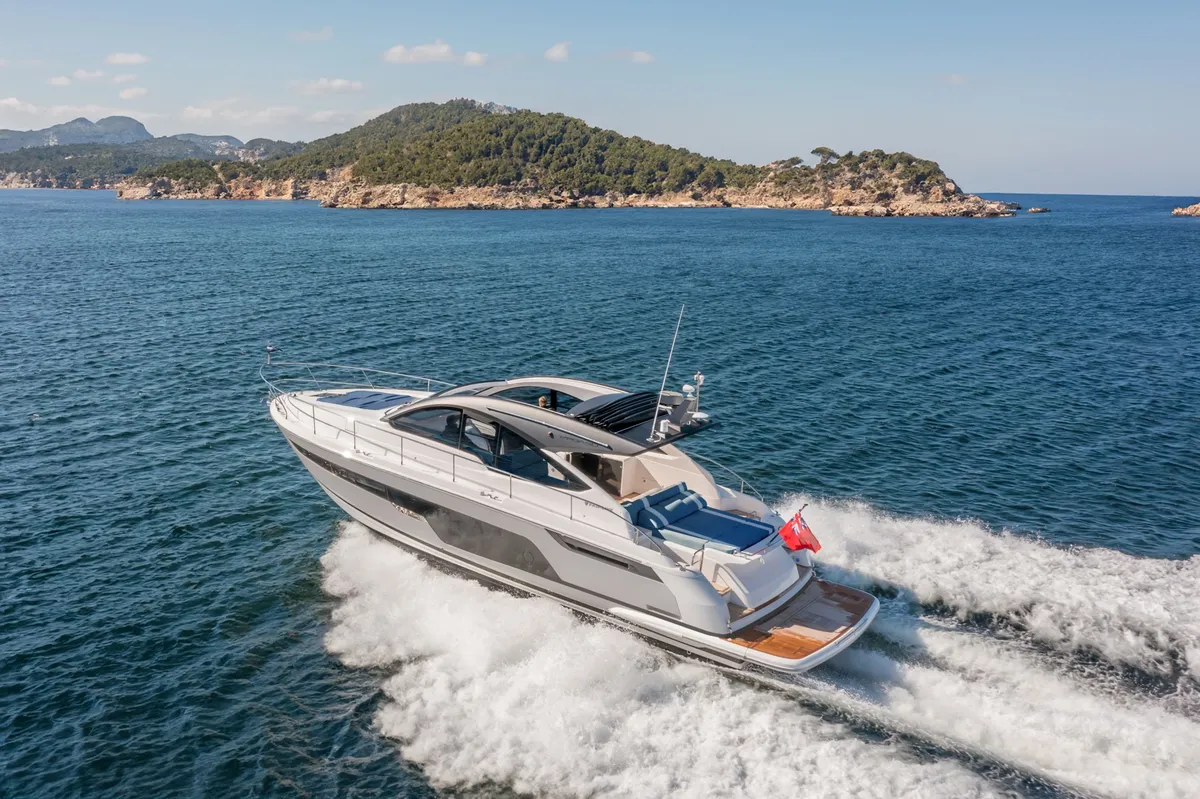 Fairline Targa 50 Edition: Cruising at sea