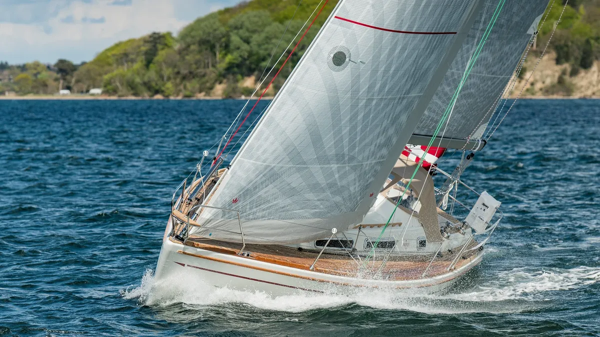 Faurby Yachts 370: Sailing boat at sea