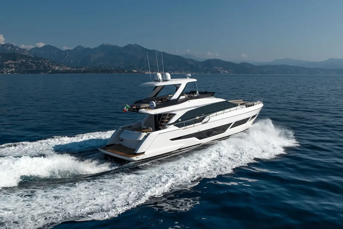 Ferretti Yachts 670: Yachtfahrt auf dem Meer