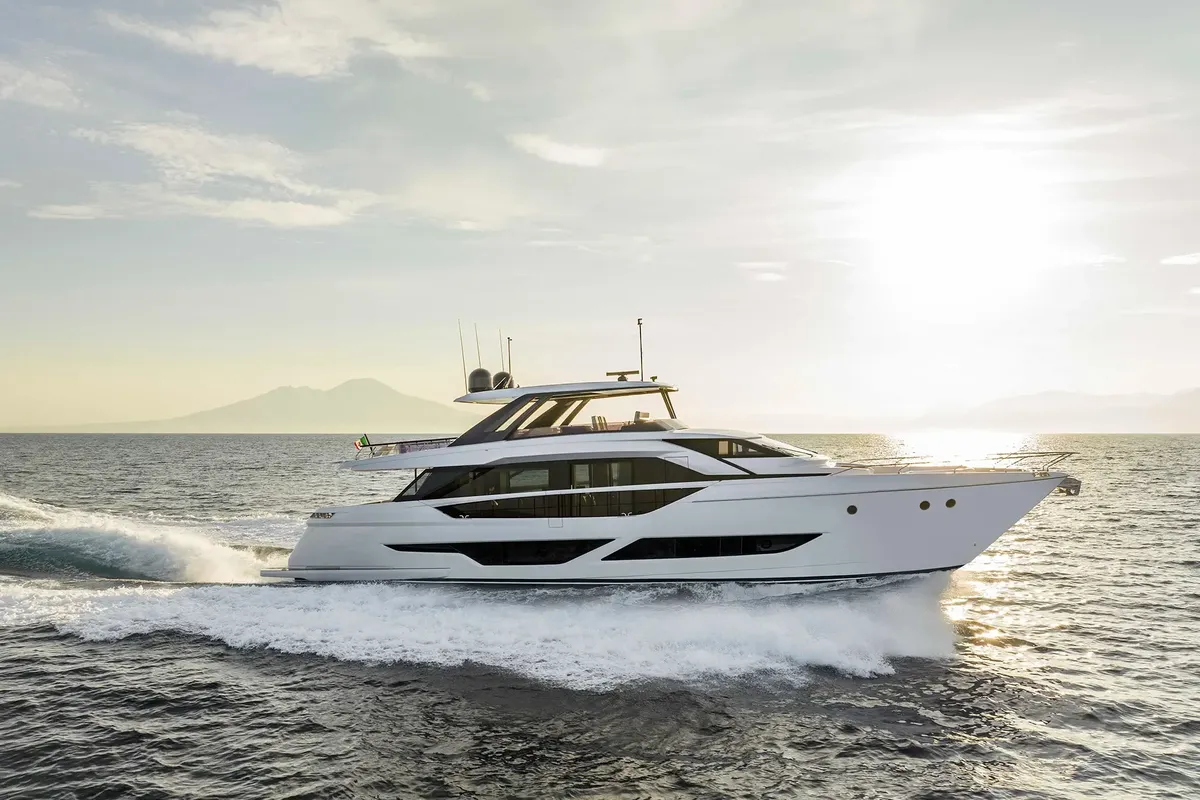 Ferretti Yachts 860: Yacht cruising at sea